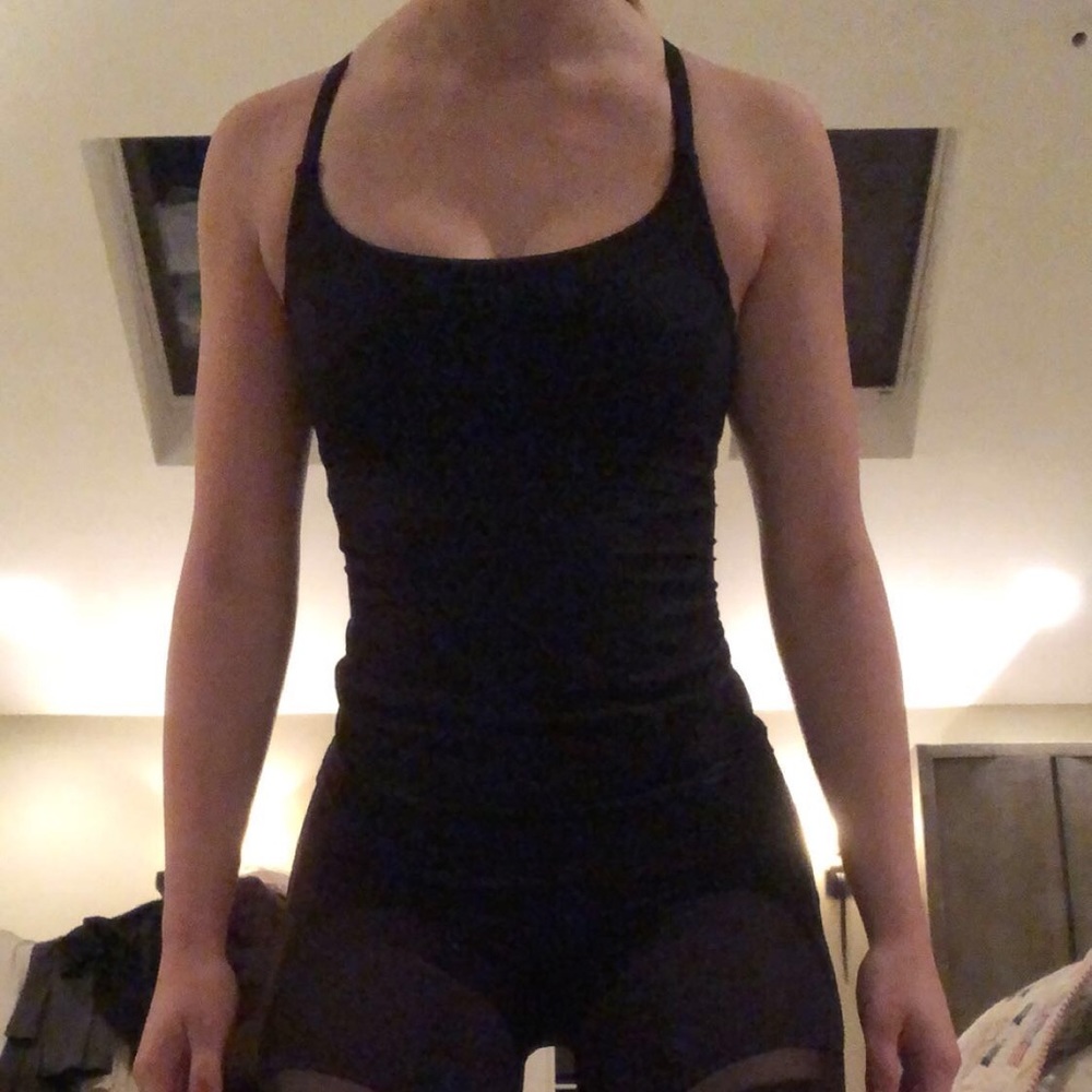 lululemon black cross-back tank size 4 - Picture 3 of 6